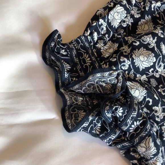 Womens size XS Blue and White Max Studio Short Flutter Sleeve Blouse - Picture 7 of 10